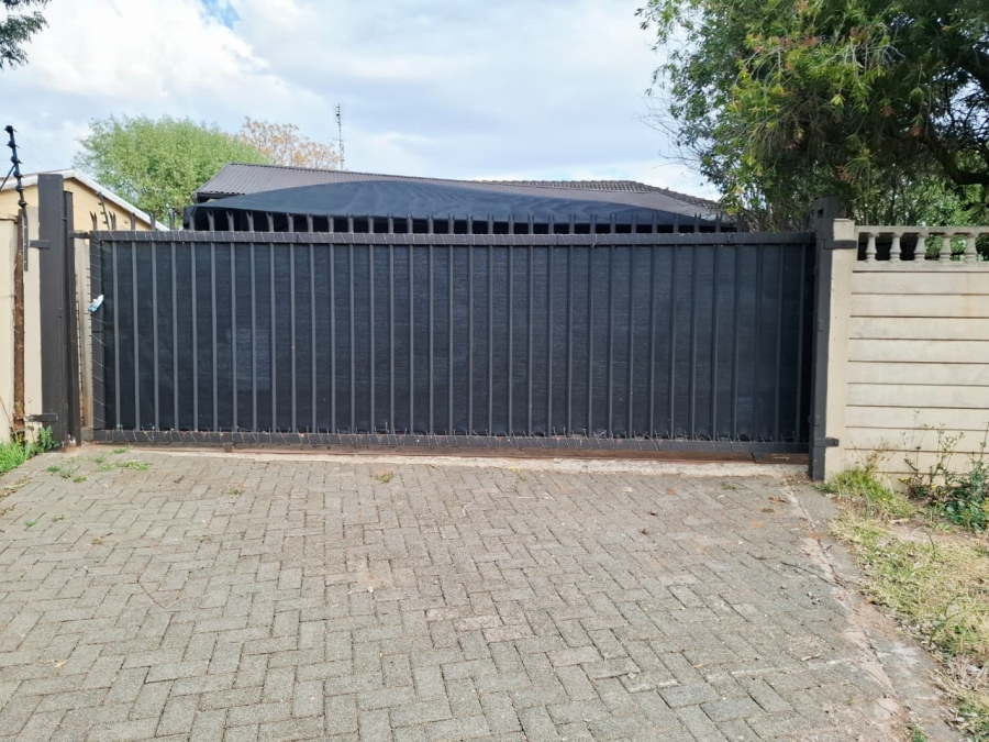 4 Bedroom Property for Sale in Uitsig Free State